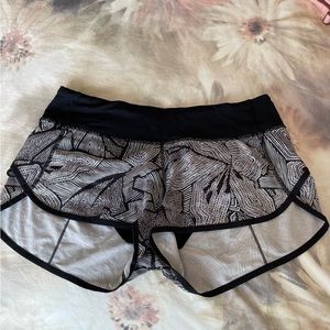 LULULEMON Speed Up Low-Rise Lined Short 2.5”